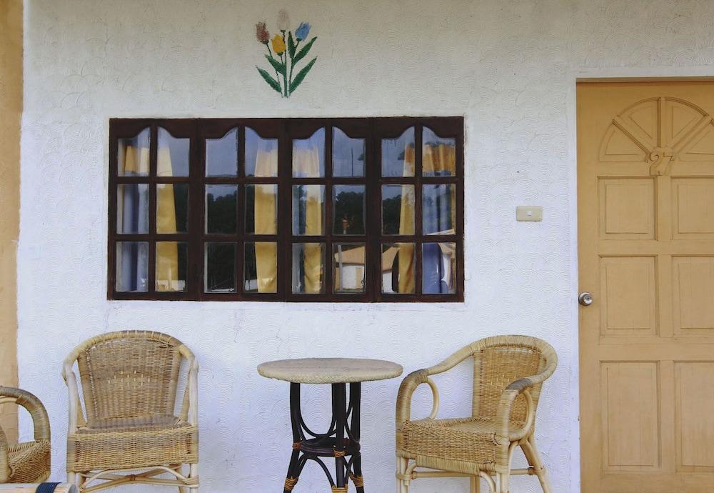 Casa Del Mar Beach Resort San Remigio  Exterior photo